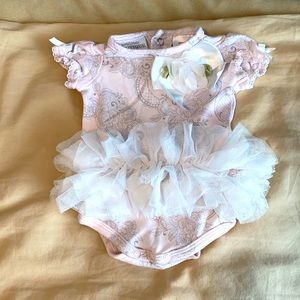 Newborn baby girl tutu bodysuit